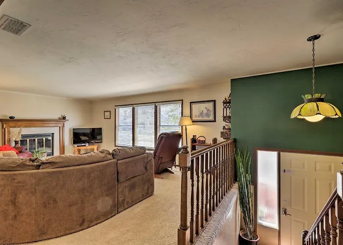 Walk To Rim View Trail: W/ Deck & Yard